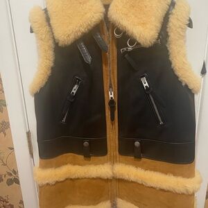 Coach Shearling Leather Vest with Zipper Details.Made in 🇮🇹 Italy